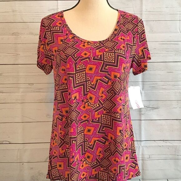 LuLaRoe Tops - LuLaRoe Classic Tee